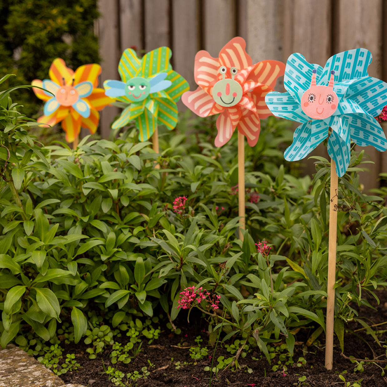 Cheerful Friends Garden Windmills 1